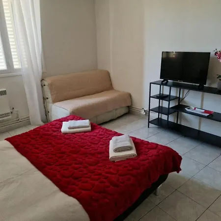 Flat In Centre Of ! شقة Hyères