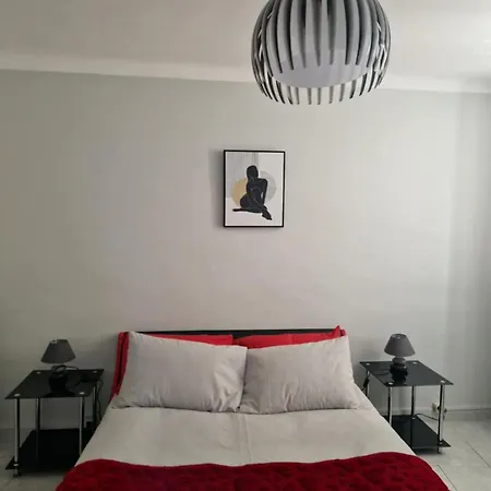 Flat In Centre Of ! Hyères