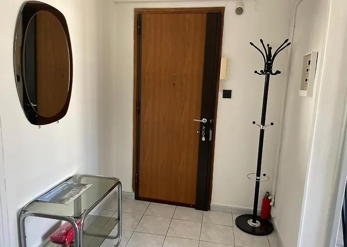 Flat In Centre Of ! *