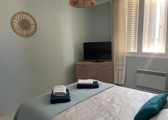 Flat In Centre Of ! Hyères