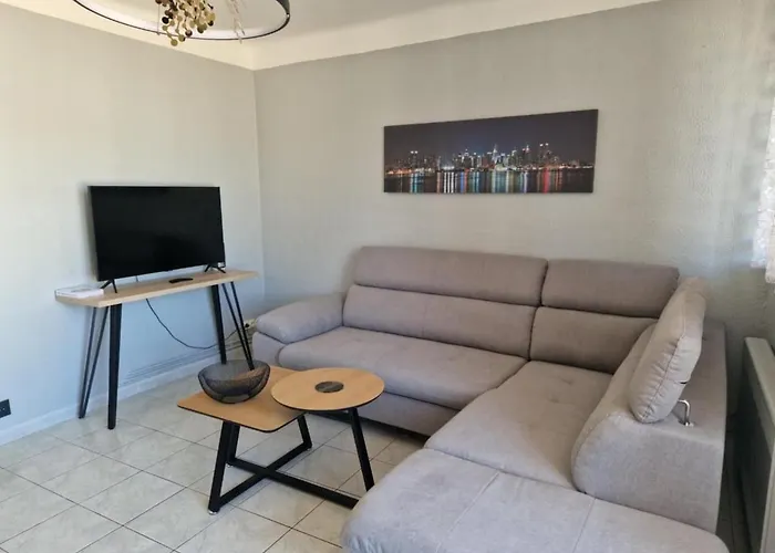 Flat In Centre Of ! Lejlighed *