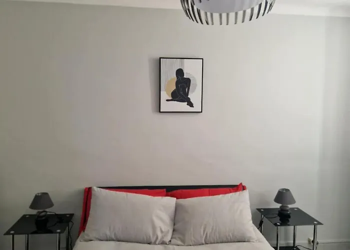 Flat In Centre Of ! Hyères