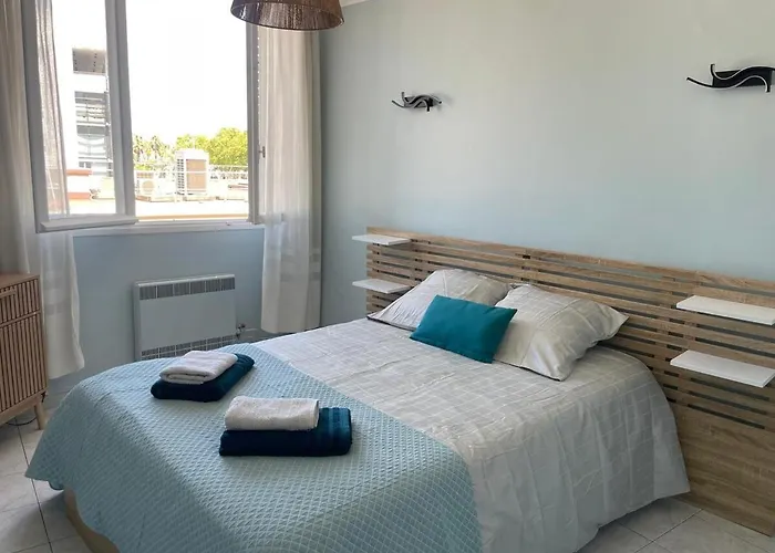 Flat In Centre Of ! *