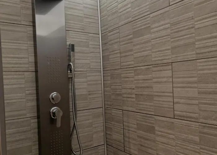 شقة Flat In Centre Of ! *